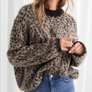 Barely worn & Other Stories leopard print trendy sweater!